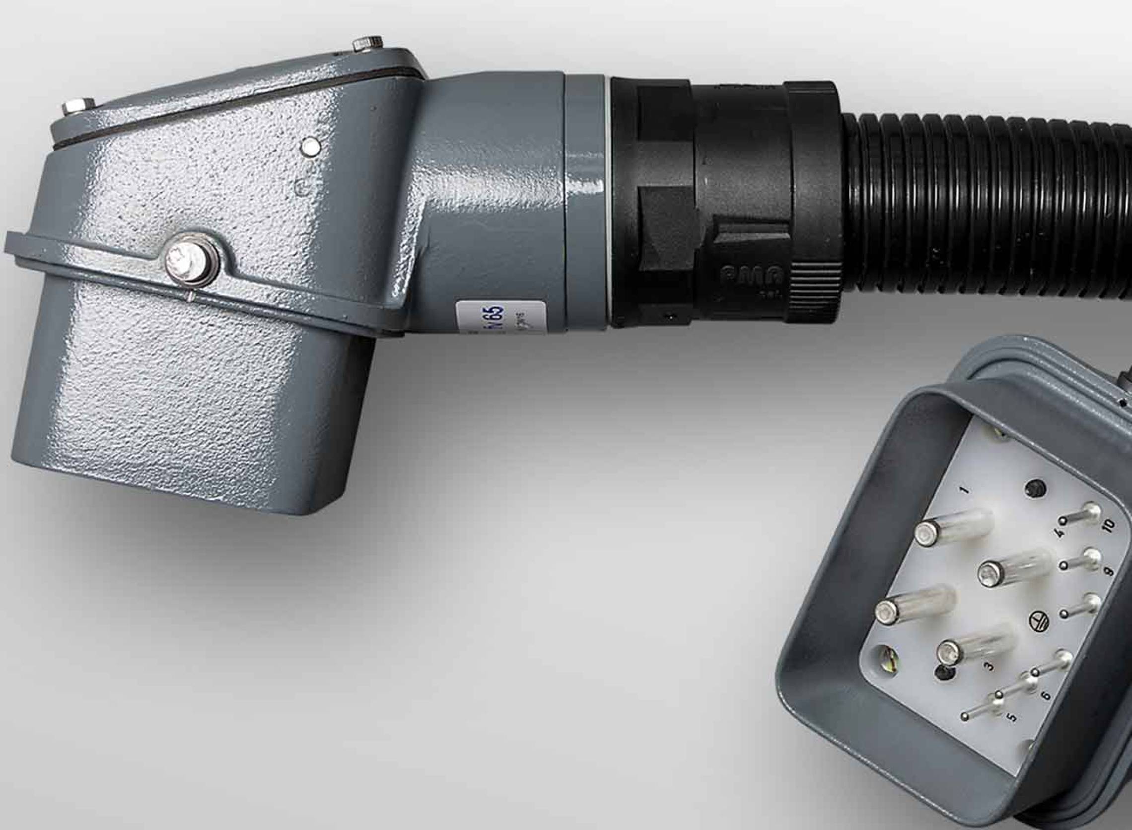 Steckverbinder B Full Retina 1320x968